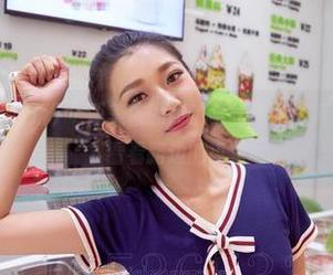 AISS爱丝(钻石版) - 亚美依的街道与丝袜：写真合集，偶尔停下看看路边的小猫