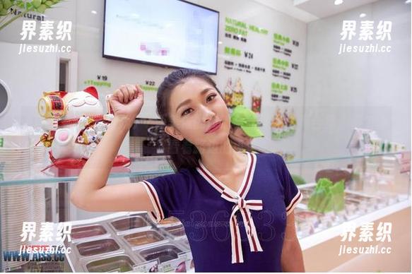 AISS爱丝(钻石版) - 亚美依的街道与丝袜：写真合集，偶尔停下看看路边的小猫
