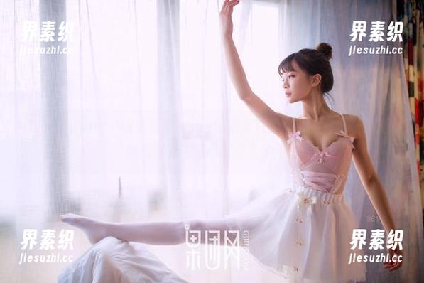GIRLT果团网 - 现实是甜Abby的泳装写真届然不只是在水里，图册里的内涵好像也泡了泡。