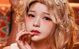 Hachi小芭更新！秘书写真，难道是让大家想急着下班的信号？