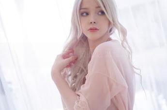 Sayathefox的灰丝写真，看看这究竟是何方神圣的搭配？