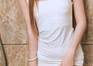 TouTiao头条女神 - 校服扮演的角色：梁芮溪的美图+壁纸短暂的逃离