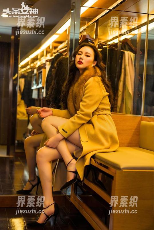 TouTiao头条女神-迪爱儿 TouTiao头条女神 - 迪爱儿的美图:跨栏背心穿搭秀,轻松驾驭,让我想起了那次跑步的伤心事...
