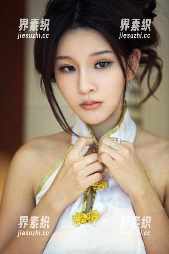 TuiGirl推女郎 - 看着王依萌的皮衣作品，真想把它放进网盘，然后悄悄拿出来欣赏。