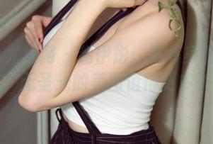 UGirls尤果网 - 赵伊彤：秘书身份下的迷离感，无圣光的美图值得更多关注。