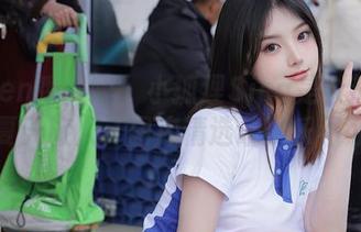 Xiuren秀人网 - 小狐狸Sica是个热情洋溢的夏天旅人，图库精选让人乐不可支！