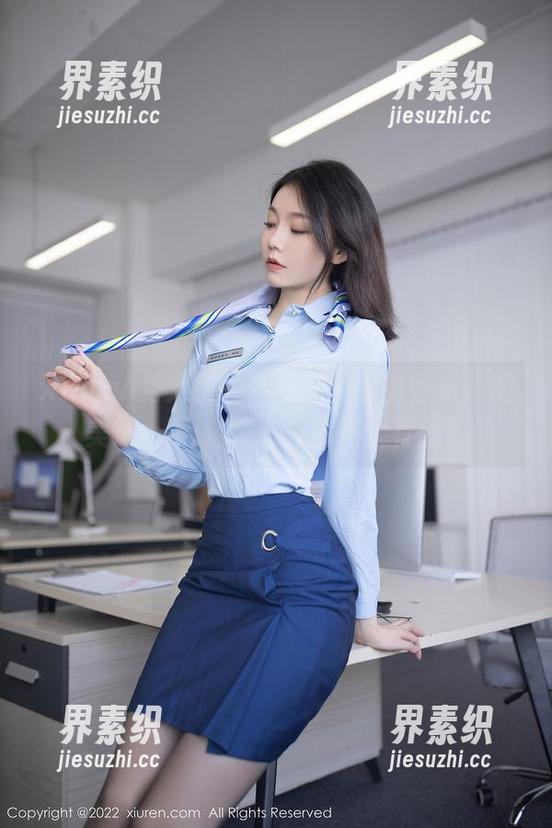 Xiuren秀人网 - 职场和童颜的矛盾，糯美子mini定制写真实在太有趣了