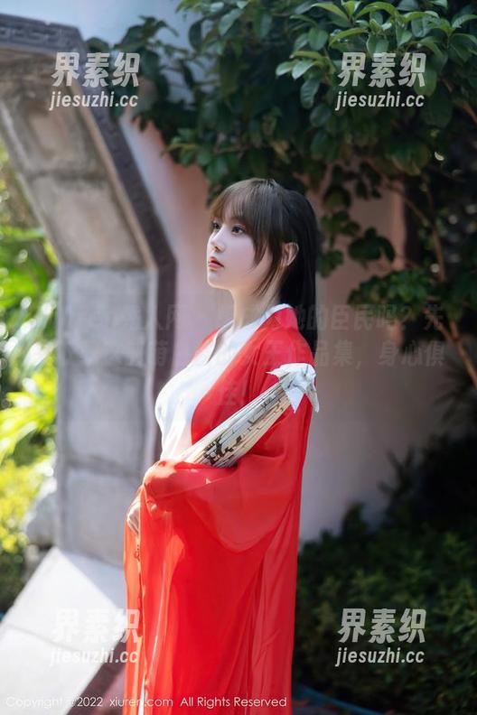 Xiuren秀人网 - 想成为她的臣民吗？先来下载这部萌白酱的女王作品集，身心俱佳！