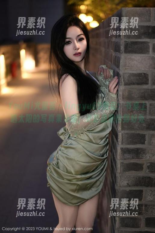 YouMi尤蜜荟 - lingyu69教室：书桌上晒太阳的写真集更新，光影总是恰到好处。