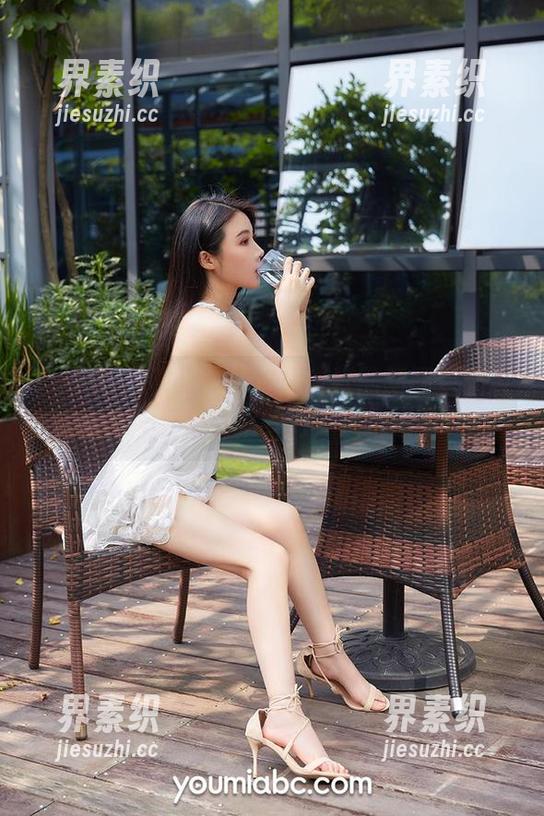 YouMi尤蜜荟-李纤纤 YouMi尤蜜荟 - 听说李纤纤的新图包让人魂牵,不过请别太梦游,走路注意啊!