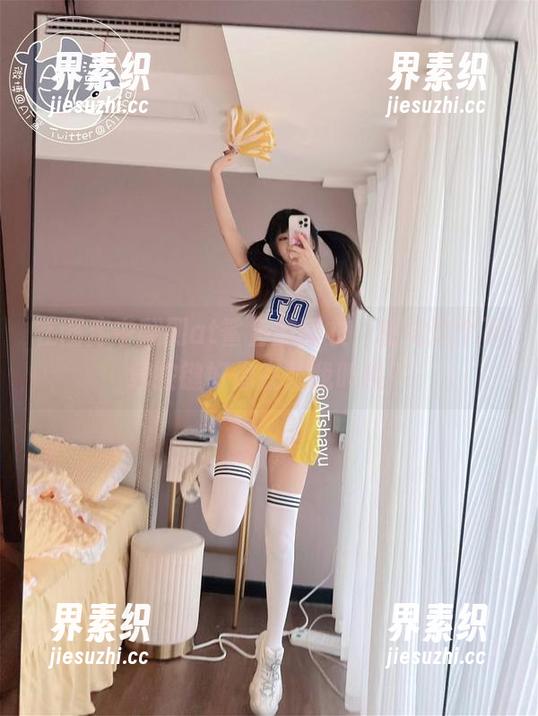 在图库中翻到at鲨鱼的睡衣，感觉这个下载按键好像在替我叫唤？
