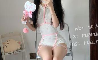 rua阮阮居家少女系列，一组精选图片，别看了，快去重新审视你的茶几！