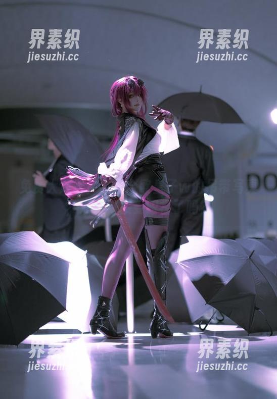 免费大放送！w百合欧皇子w的吊带写真，准备好接受眼福了吗？