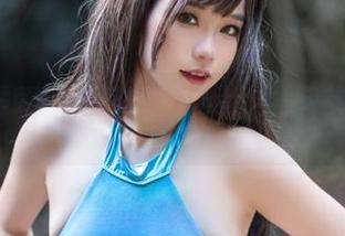 图册里的红裙审美：七七娜娜子似乎让一抹色彩变得如此令人分心。