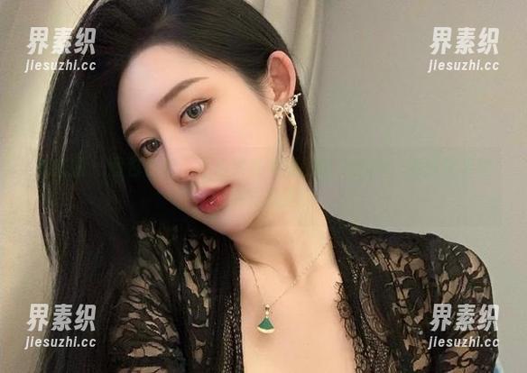 微密圈 - 图包出炉！不爱笑的赛琳的钻石黑网：黑丝和光线的搞怪交汇！