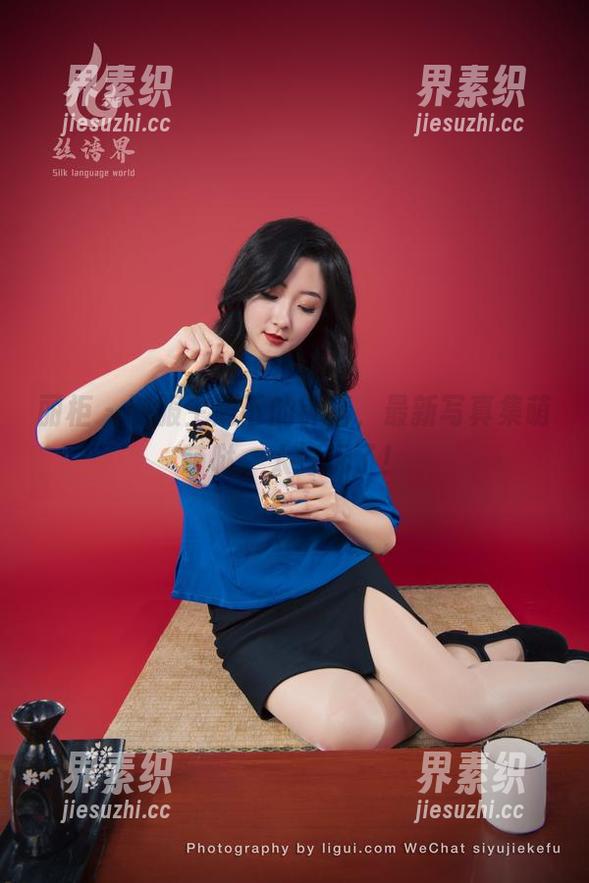 丽柜 - 制服主题下的钟晴，最新写真集萌萌哒，太好玩了！