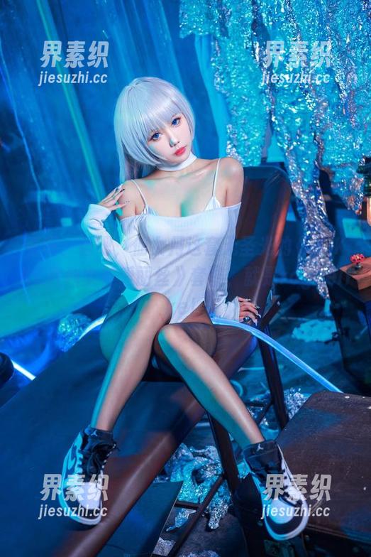看吧，看吧，仙女月这套无圣光的《NIKKE胜利女神爱丽丝》套图，就是roguelike！