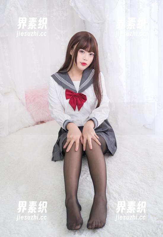 最新一次跳动的时刻，学姐你烨烨带来校服自拍，怎能不驻足？