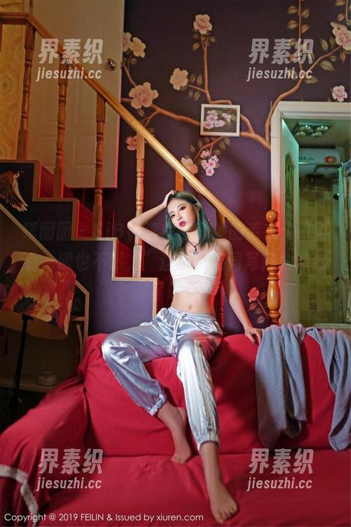 嗲囡囡 - SiByl李思宁和她的毛衣：“再看一眼也不够，”这句广告词写得太微妙了吧。