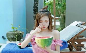 嗲囡囡 - 最新作品集，SiByl李思宁用旗袍教会我们啥叫优雅。