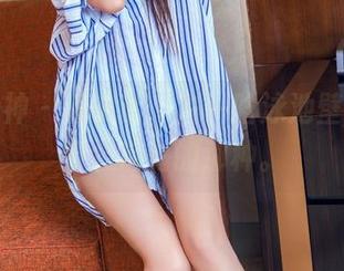 头条女神 - 说实话，白一晗泳池壁纸，不看会后悔的那种。