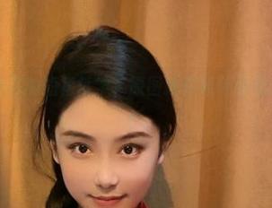 微密圈 - 奶雯的短裙哲学，原图教你如何看照片展开想象！