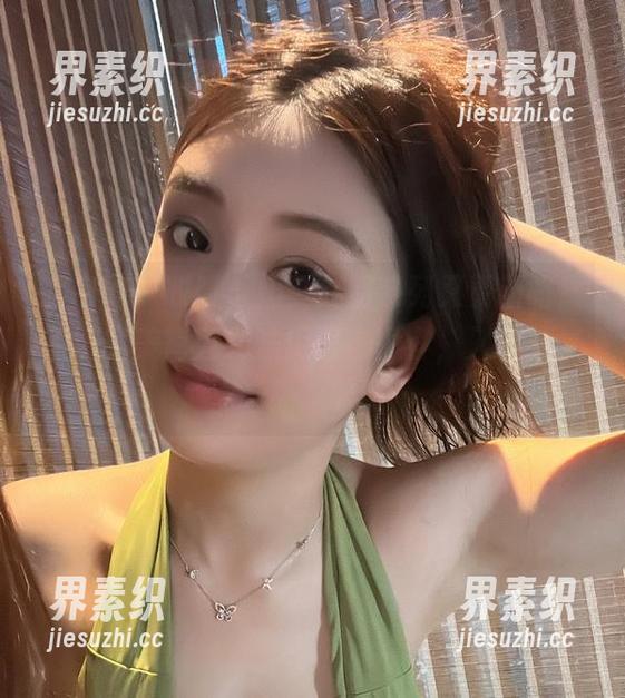 微密圈 - 哎呀，奶雯九月系列又更新咯！原图的美简直无法用语言形容，入秋就来点“热”的吧！