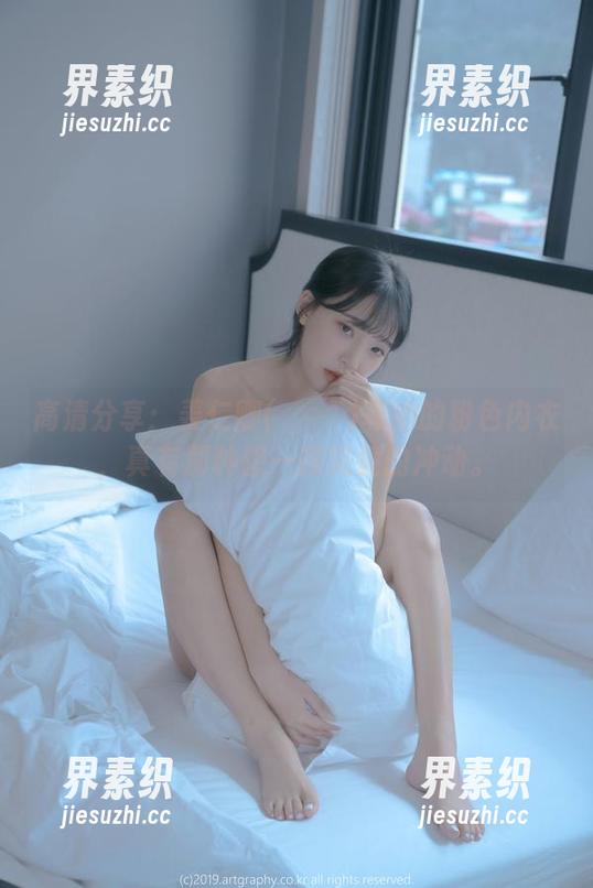 高清分享：姜仁卿(강인경)和她的粉色内衣，真有那种想一探究竟的冲动。