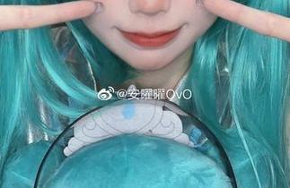 安曜曜图包深海秘笈，水手服入海，心思却悄悄漂流。