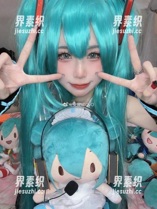 安曜曜图包深海秘笈，水手服入海，心思却悄悄漂流。