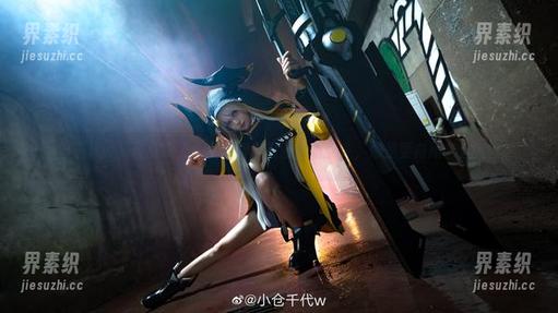 小仓千代w又玩高冷了，高清图库里的透明女仆，像是要向所有人宣告。