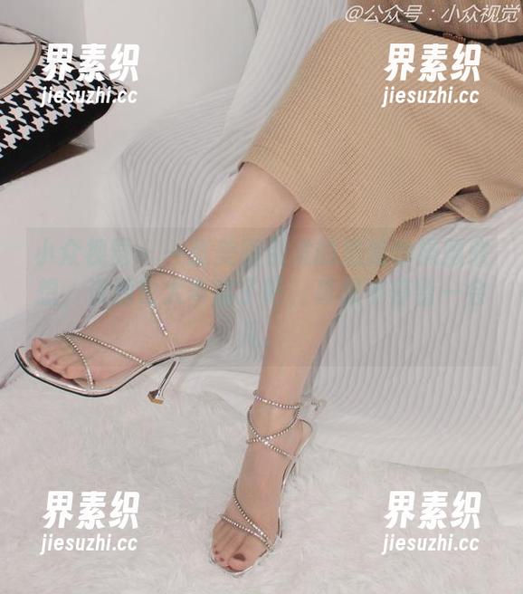 小众视觉 - 一张美图引发的思姐体操服联想，资源也太丰富了吧，真想多停留一会儿。