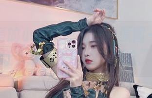 高跟鞋旁的小小奶瓶儿——原图一瞧，图包让人意想不到的“配合”。