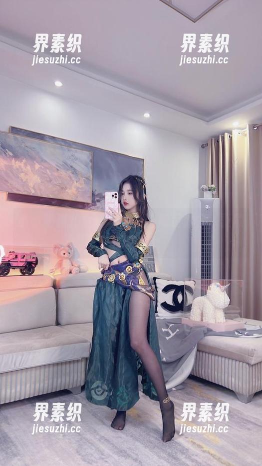 小小奶瓶儿全套写真，以裸足为名，驱散你的想象！