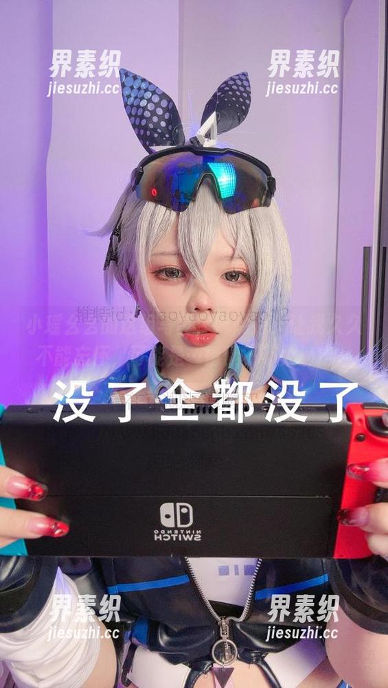 小瑶幺幺的这组写真，琳妮特，让我久久不能忘怀，可能是…情愫？不太确定。