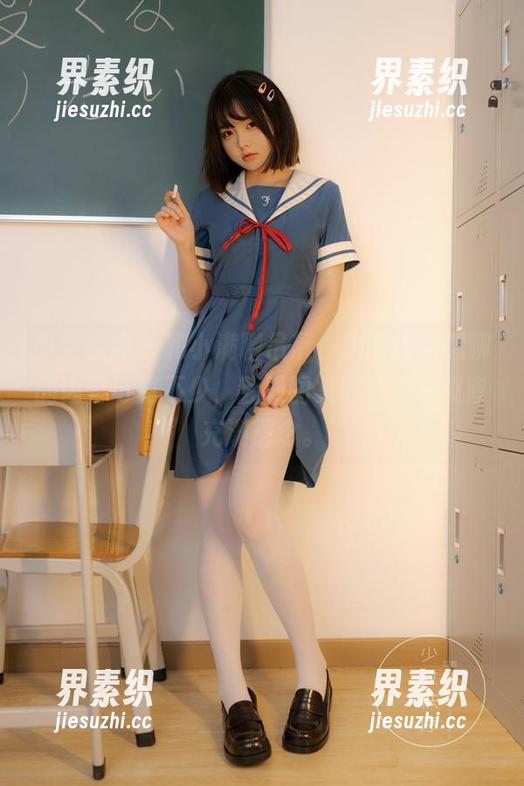 少女秩序 - 和小满聊吊带，原图让人想聊的内容可真不少，翻看图集时，每一页皆充满悬念。