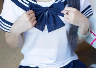 尤果网 - 浴缸狂野：Sara的写真作品里藏着未说出口的秘密