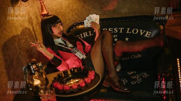 女王的新装：希希_啾的作品集又更新了，别眨眼哦。
