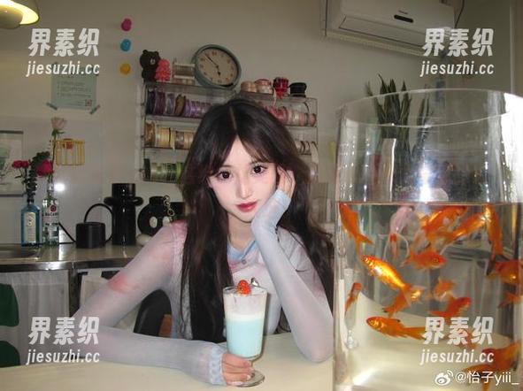 冰公主怡子yiii，这组私拍美图，是我心中冰雪奇缘的第一人选！