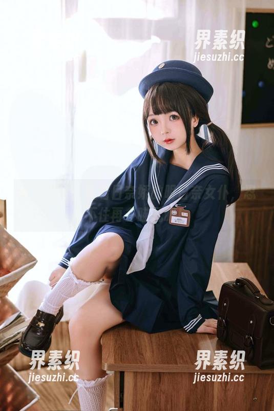 壁纸警告：看着日奈娇的明日奈女仆，忍不住再多瞄几眼！