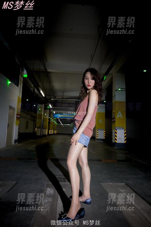 梦丝女神 - 高清图库中的刘诺和她的毛衣，过来瞧瞧呗！