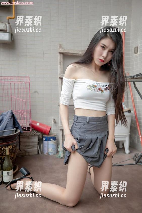 梦丝女神 - 私拍中的灵唯眼镜：她是不是想让我们都看得更清楚？