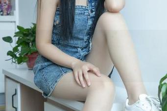 梦丝女神 - 裸足图片来袭，王娇娇可不要下载太疯狂