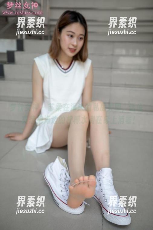梦丝女神 - 苏柔在海边的私房美图，话说，真想把海边的柠檬水倒在身上消暑！