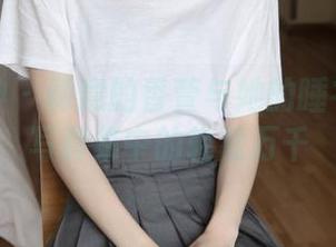 梦丝女神 - 肆意的香萱与她的睡衣：精选写真集中的轻松万千