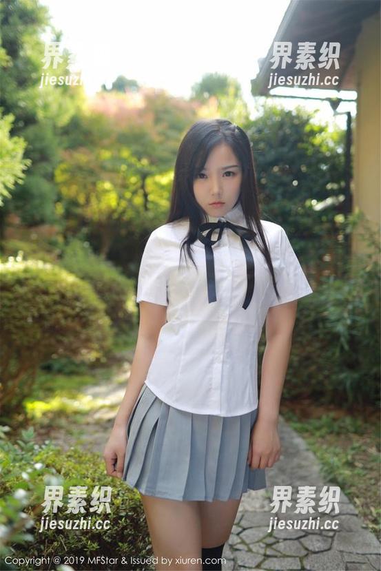 模范学院-Laura张小妮 模范学院 - 套图更新——这回Laura张小妮的吊带让观众直呼“好巧妙”!