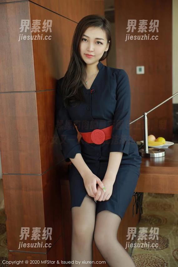 模范学院 - 揉揉肉肉的最新图包上线，制服少女又一次让人无法抗拒。