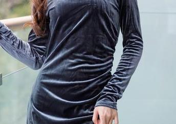 爱蜜社 - 萌琪琪Irene的私拍集：我在找适合我礼服的场合，结果被她的美打伤了理智