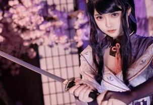 白莉爱吃巧克力再次更新美脚，照样把我的目光牢牢锁住！