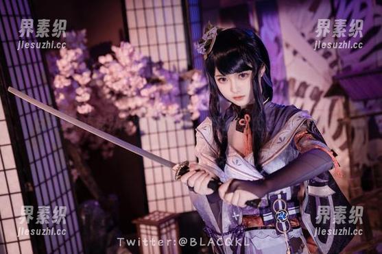 白莉爱吃巧克力再次更新美脚，照样把我的目光牢牢锁住！